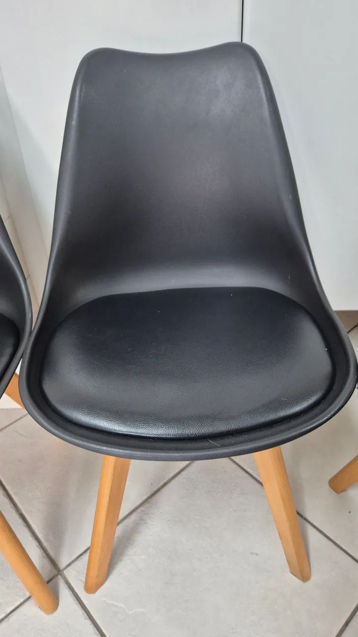 Jogo de cadeiras Charles Eames estofada com base em madeira  - Foto 4