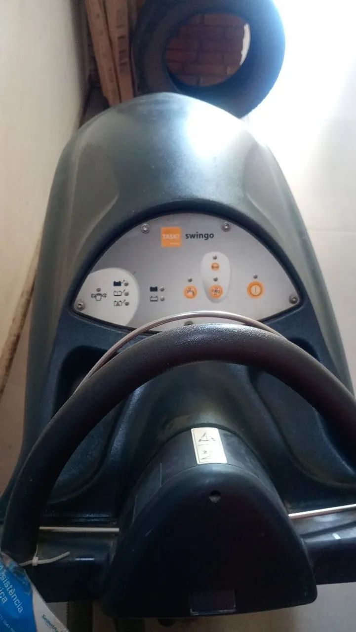 Lavadora e secadora de piso industrial TASKI - Foto 2
