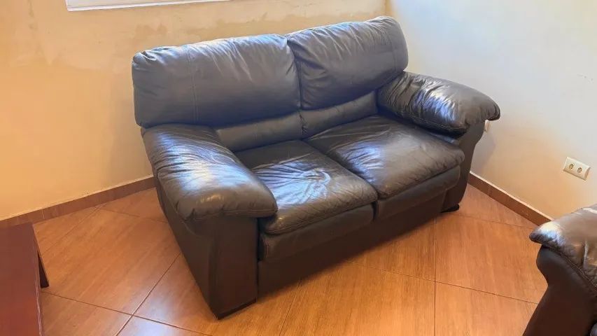Conjunto de sofás usados em couro 2 e 3 Lugares - Marrom - Foto 5