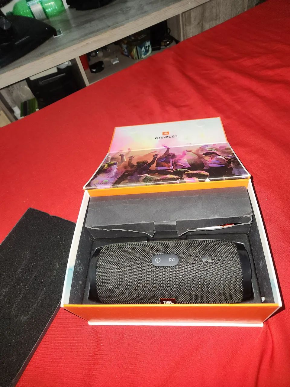 Caixa original da JBL / tem que colocar uma bateria nova  - Foto 3