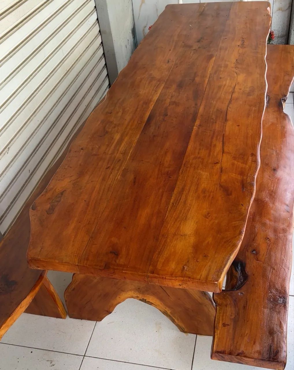 Mesa de 2.90 com 2 bancos 