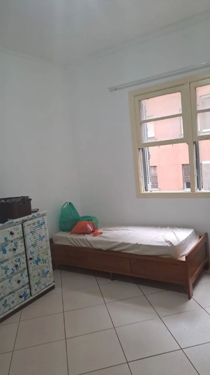 Cama de solteiro de madeira + colchão 