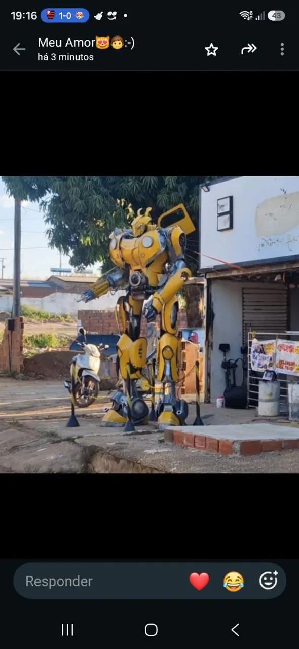 Escultura do transformes