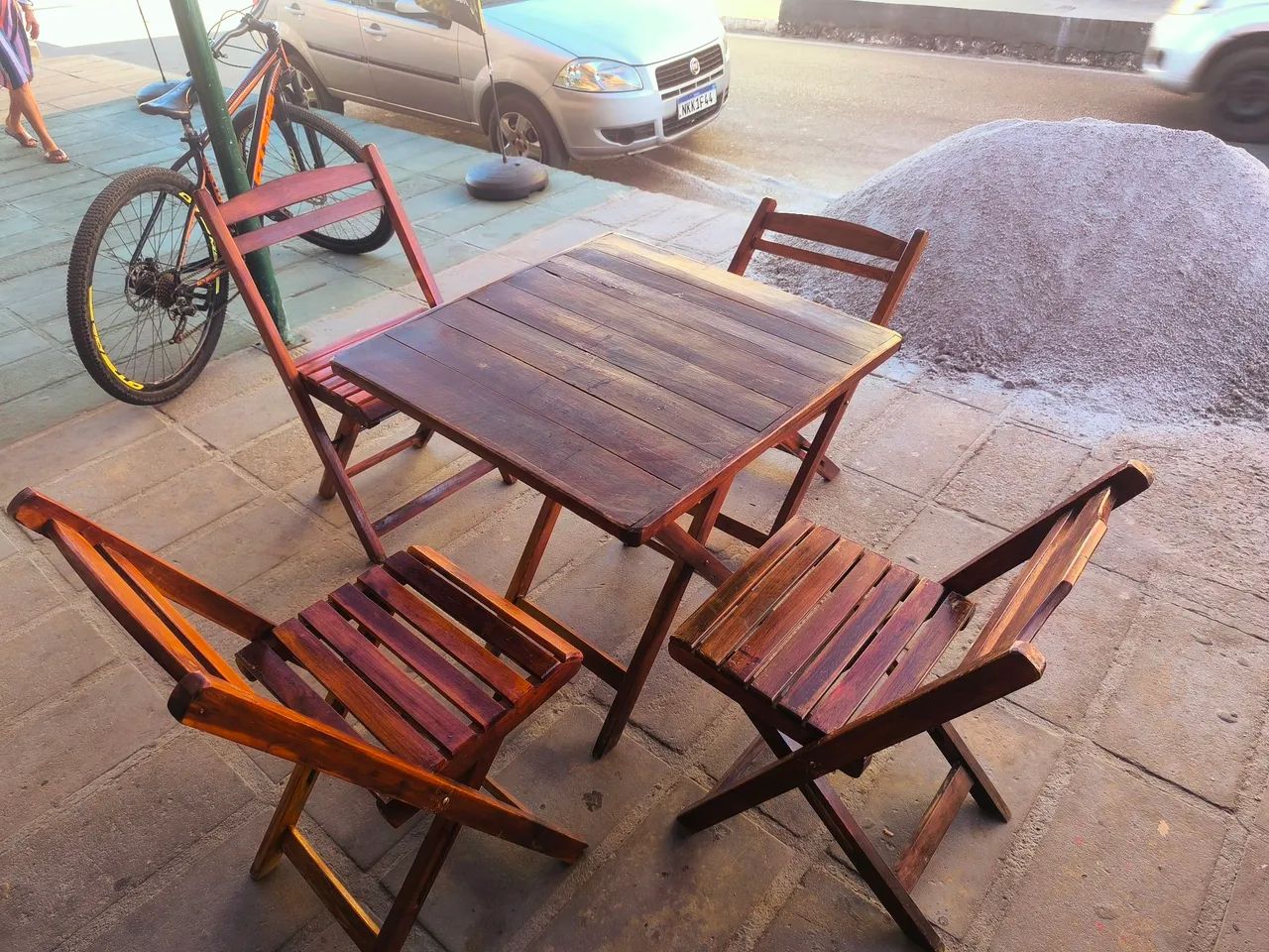 Conjunto mesa e cadeiras dobráveis  - Foto 2