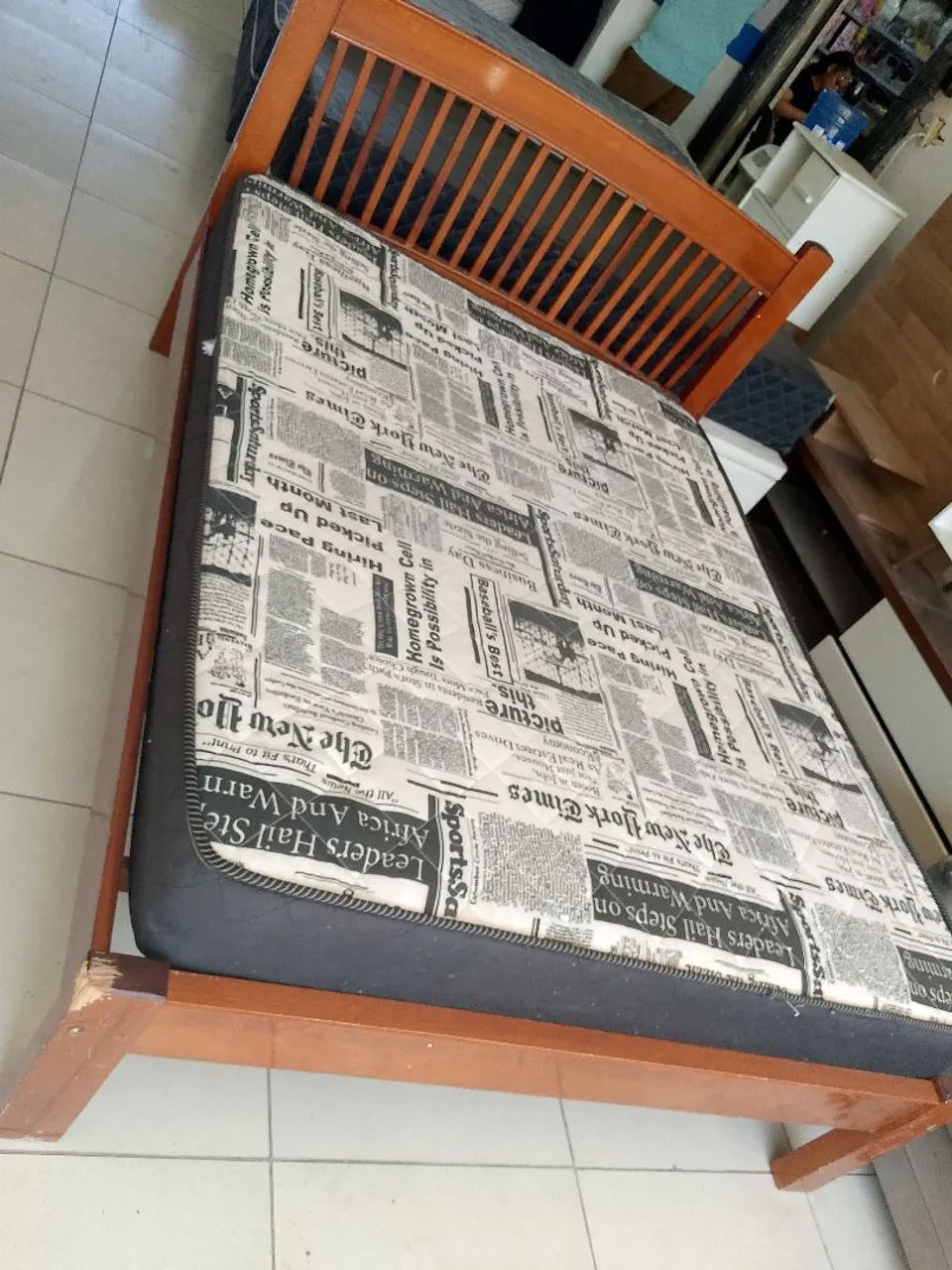 Cama De Madeira com colchão  - Foto 4