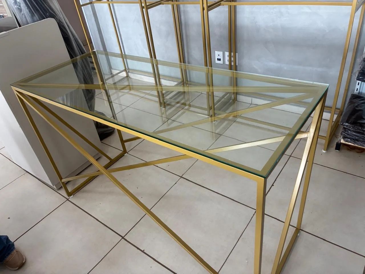 Mesa de Vidro Dourado