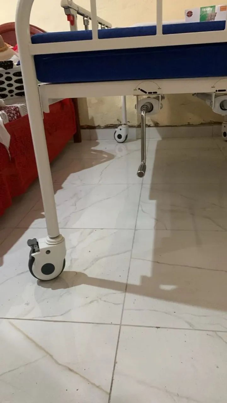 VENDO CAMA HOSPITALAR NOVA - Foto 4