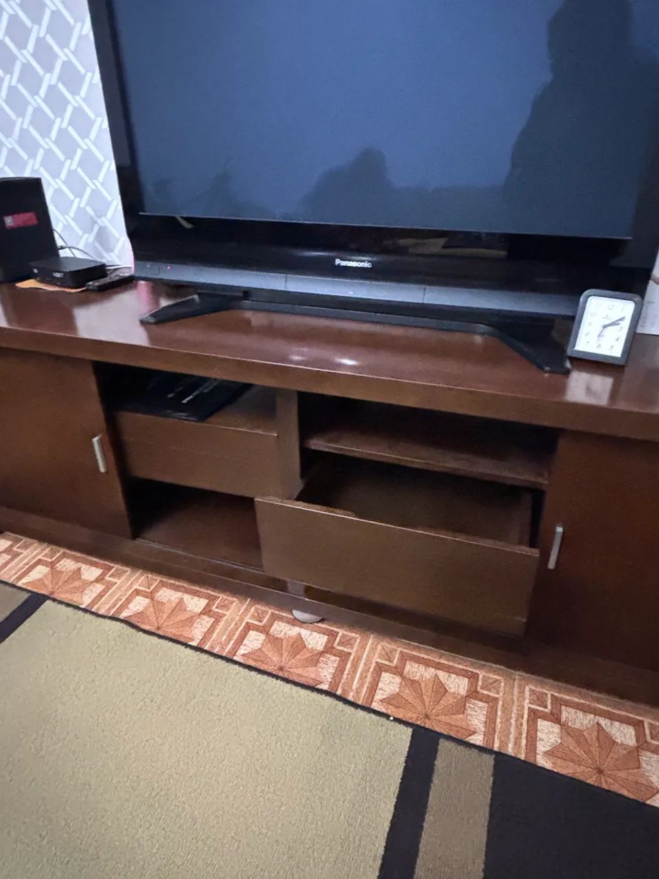 Rack para TV / Sala, com gavetas e rodinhas - Foto 4