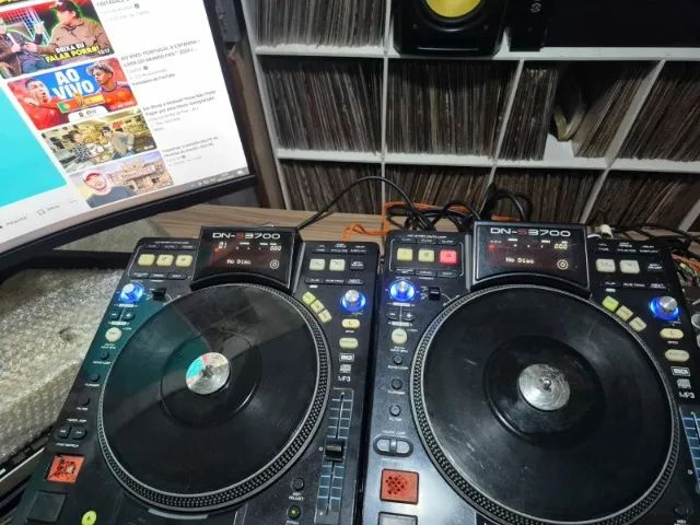 02 Cdj Denon 3700 Usb - Midi - Equipamentos e Acessórios de Som