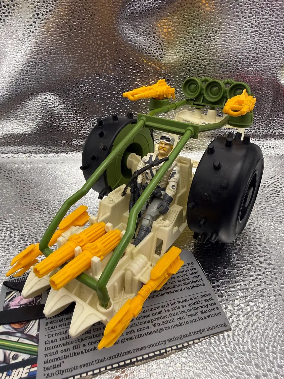 Gi Joe Arctic Blast Vehicle com piloto Windchill comandos em ação