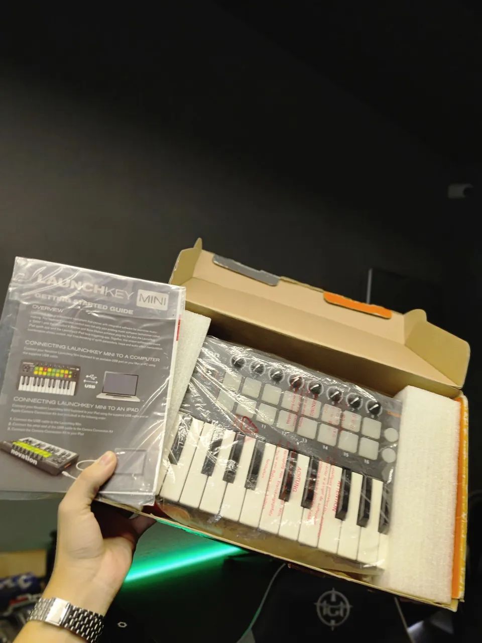 Teclado Controlador MIDI Novation Launchkey Mini - Foto 2