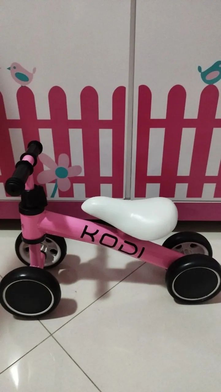 Bicicleta equilíbrio rosa