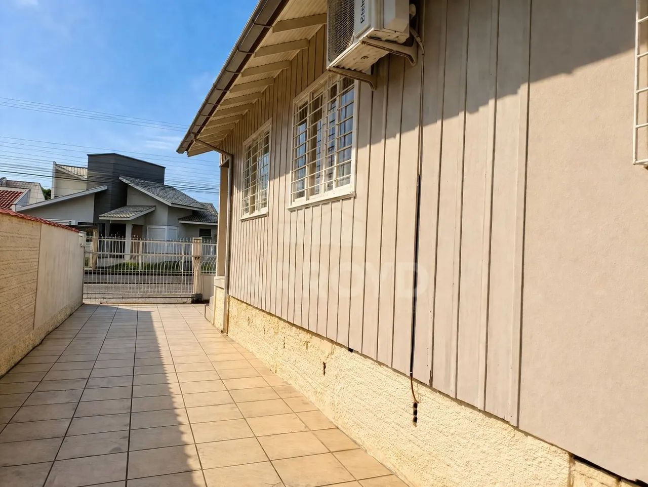 Casa mista com parede dupla e madeira de lei à venda próximo ao Cedup - Foto 4