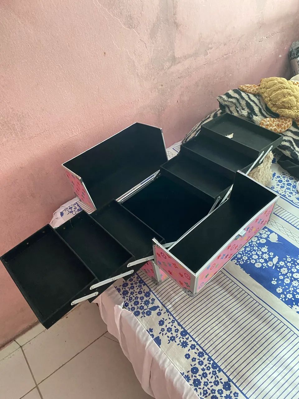 Vende-se mala de maquiagem.  - Foto 2