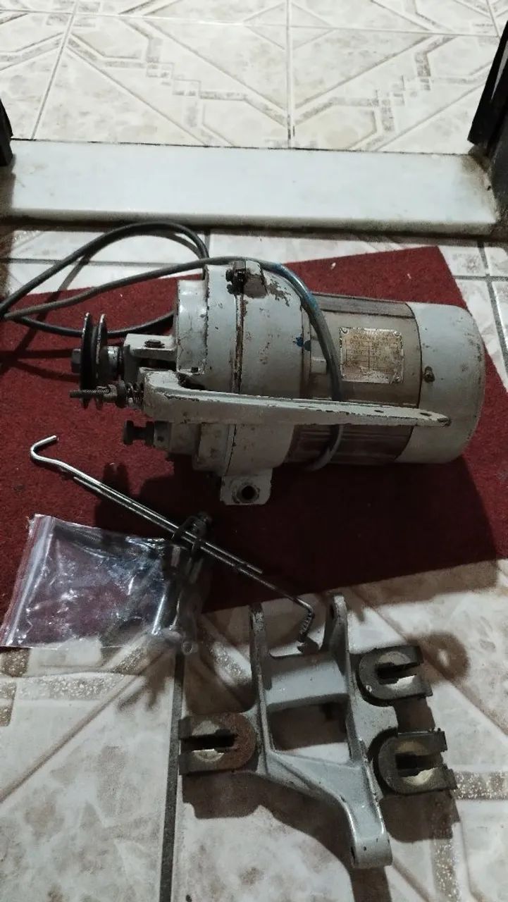 Vende-se um motor de máquina reta industrial  110 vts - Foto 2