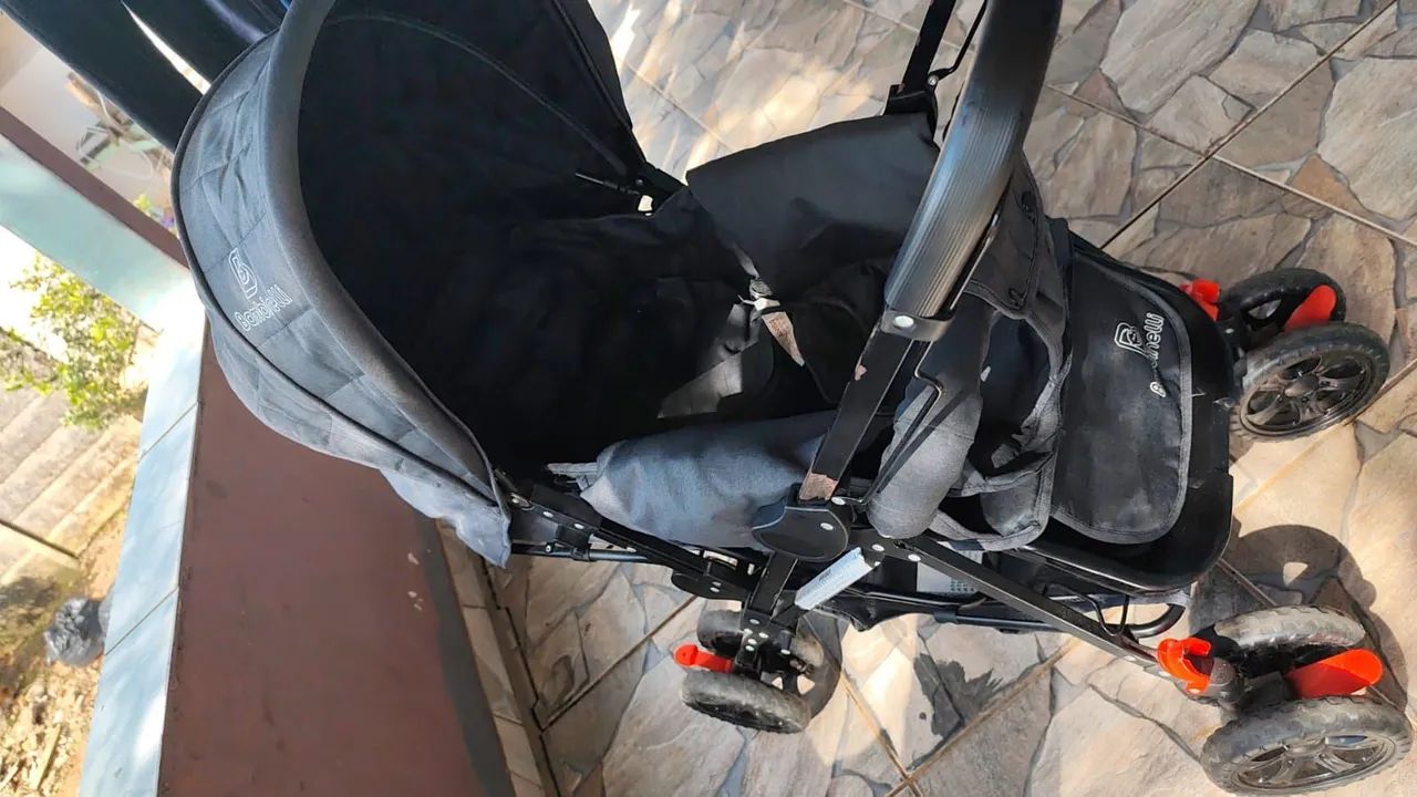 Carrinho de bebê da bombinelli  - Foto 2