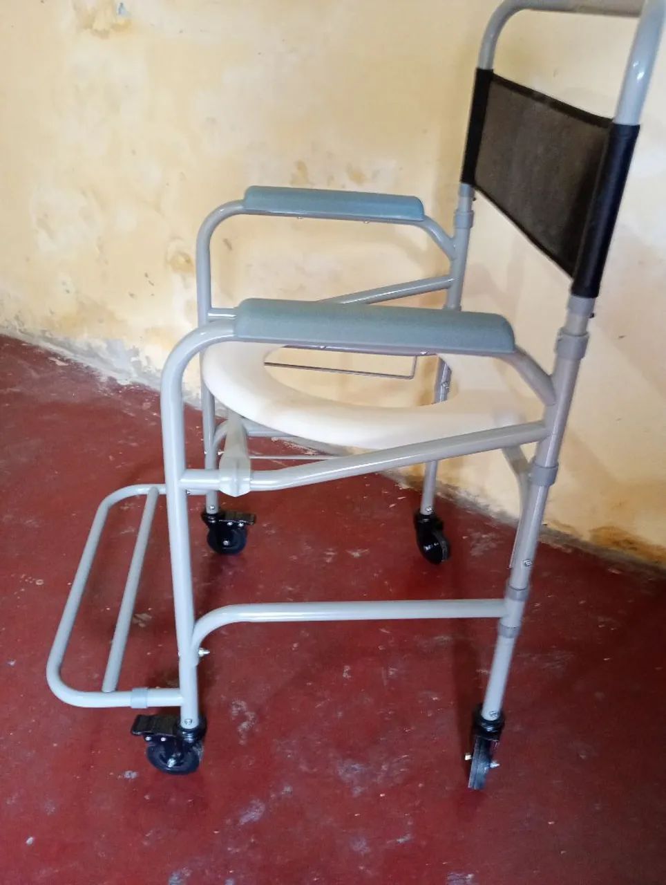Cadeira de Rodas Para Banho Dellamed  - Foto 3