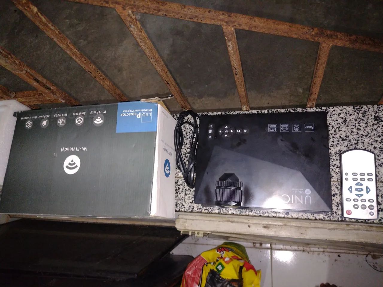 Vendo projetor única:350 RS.