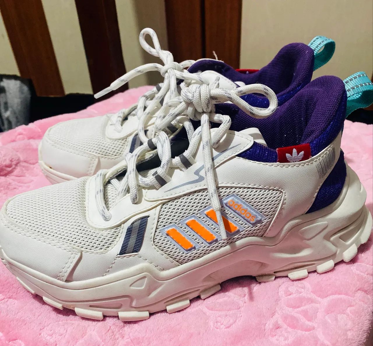 Tênis Adidas semi novo