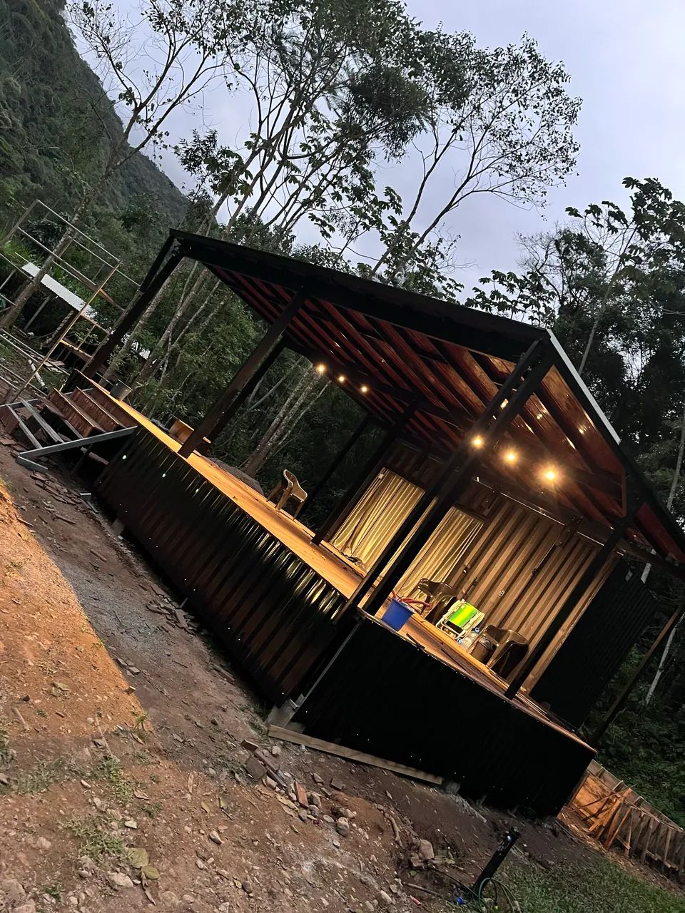 CONTAINER COM DECK E PERGOLADO - Foto 2