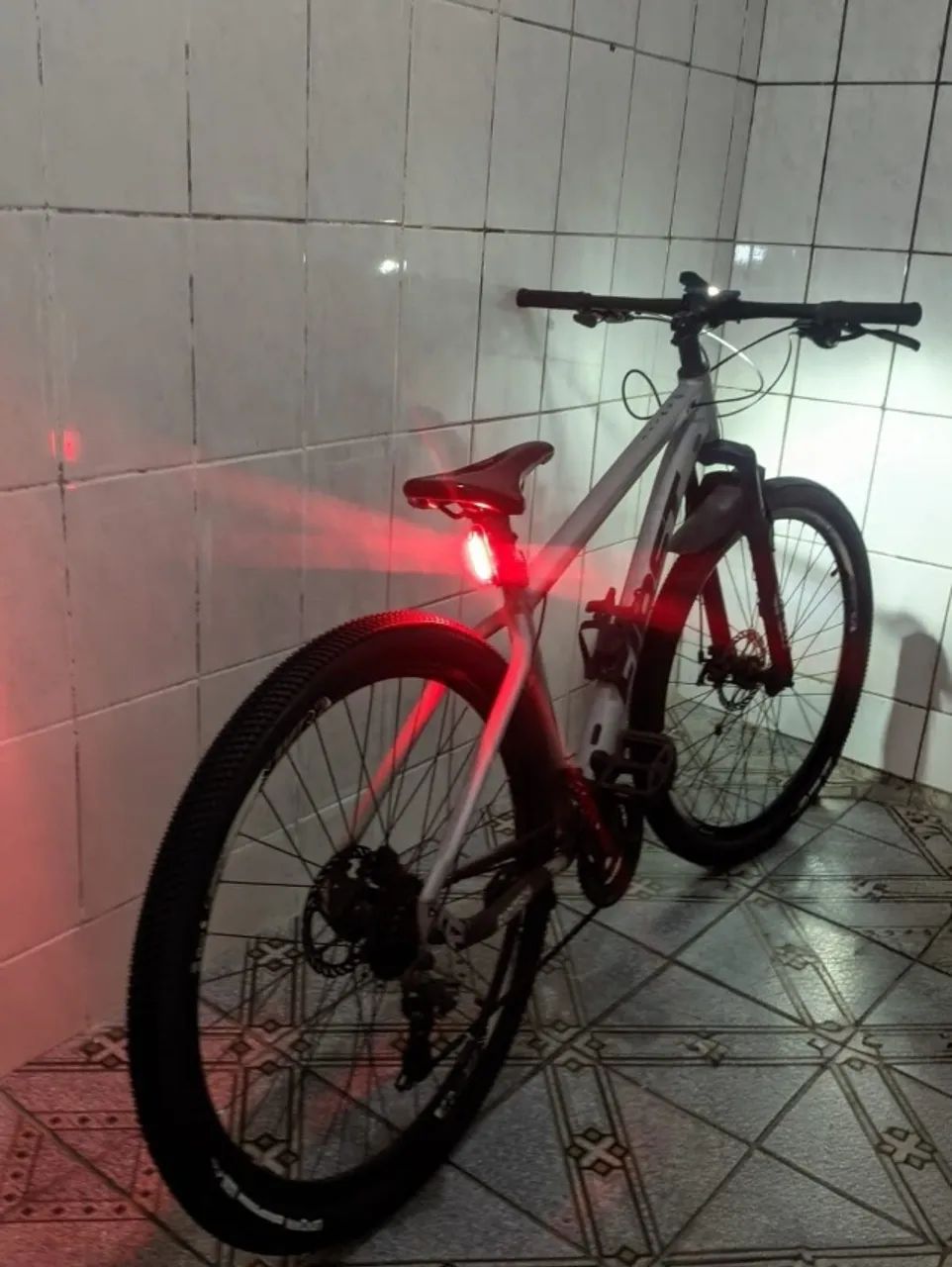 Bike First Aro 29 com Marchas - Excelente Estado