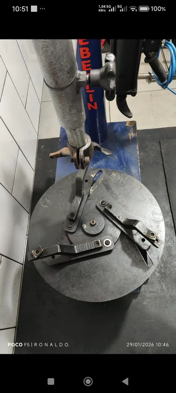 Vende-se máquina de tirar pneu de moto e carro  - Foto 4