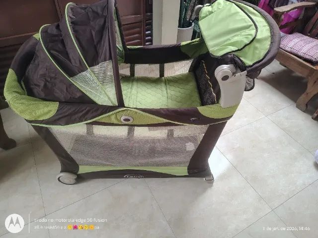 Berço chiqueirinho com trocador 