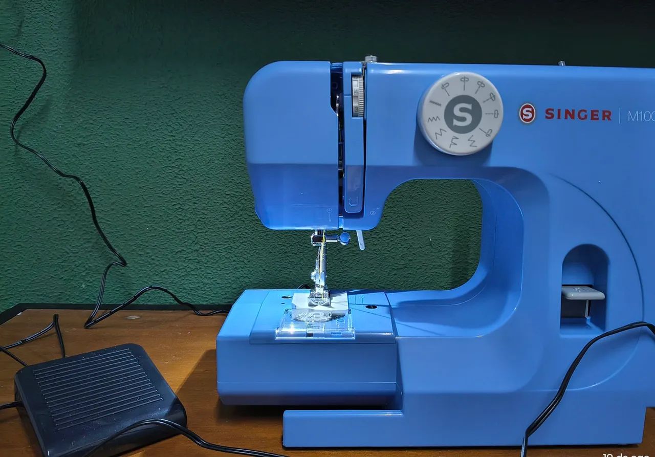 Máquina de costura Singer nova.  - Foto 3