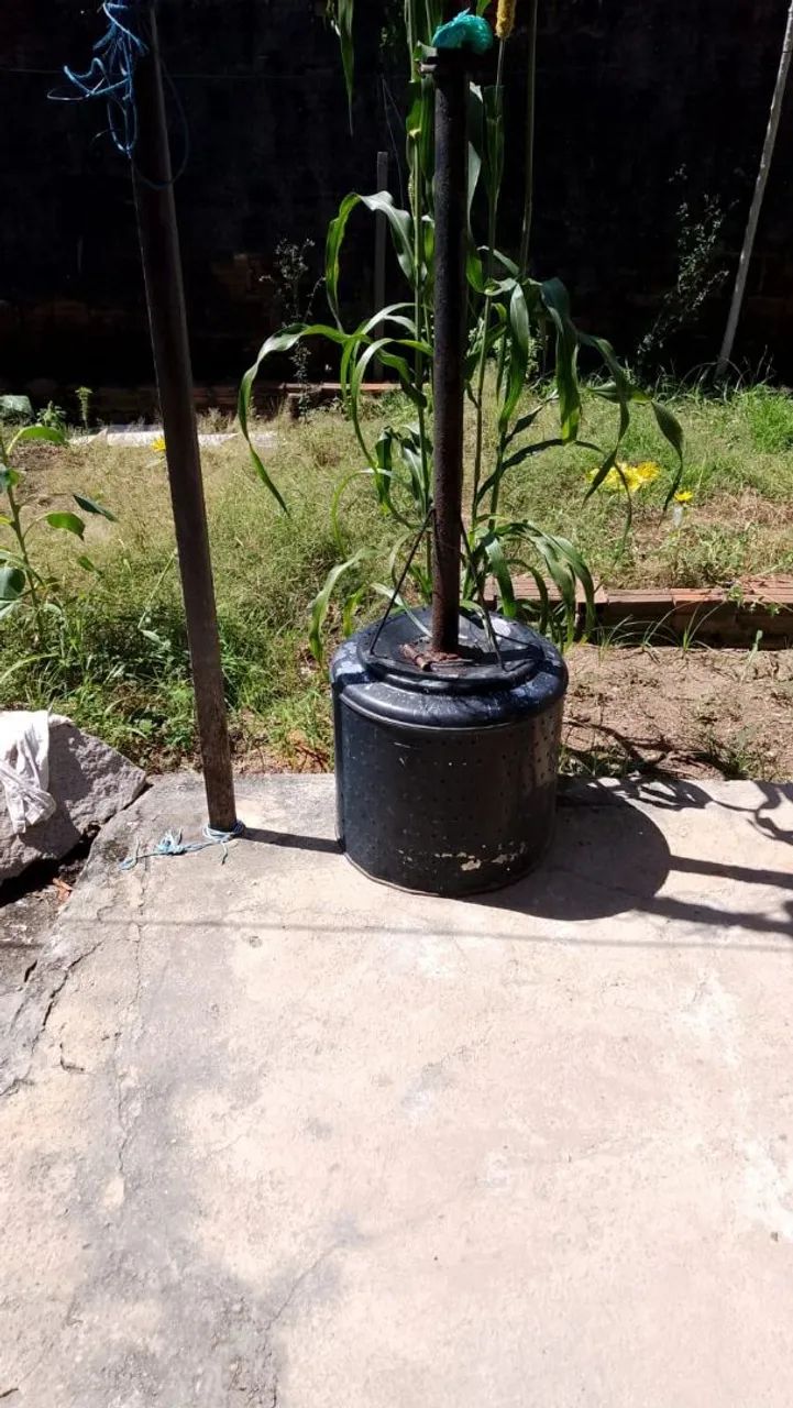 Vendo lixeira nova 150,00 e portão 120,00