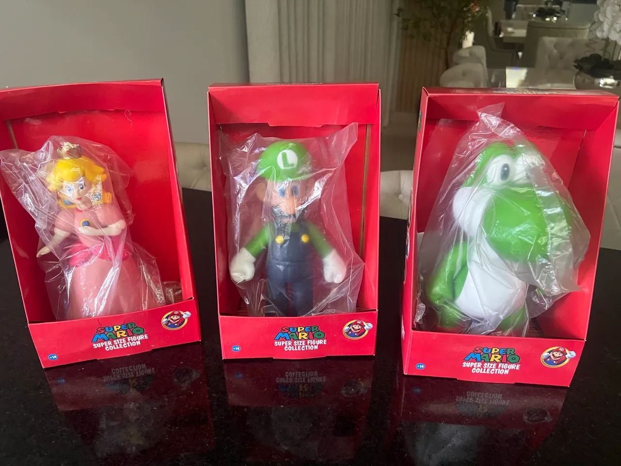 Conjunto de Action figure - Bonecos - Luigi , Yoshi e Peach 