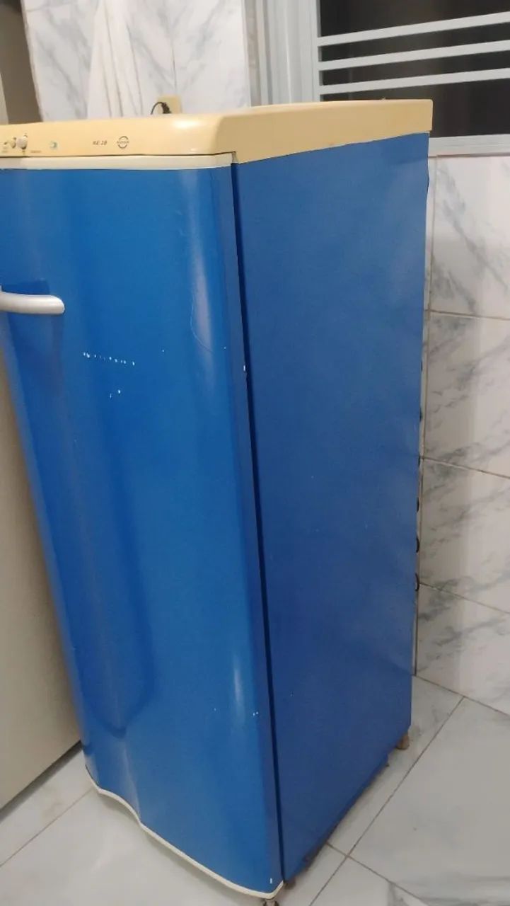 Geladeira em perfeito funcionamento (negociável) - Foto 2