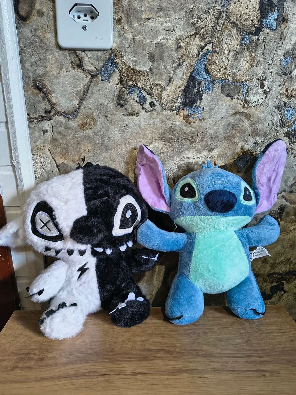 2 pelúcias Stitch novas .