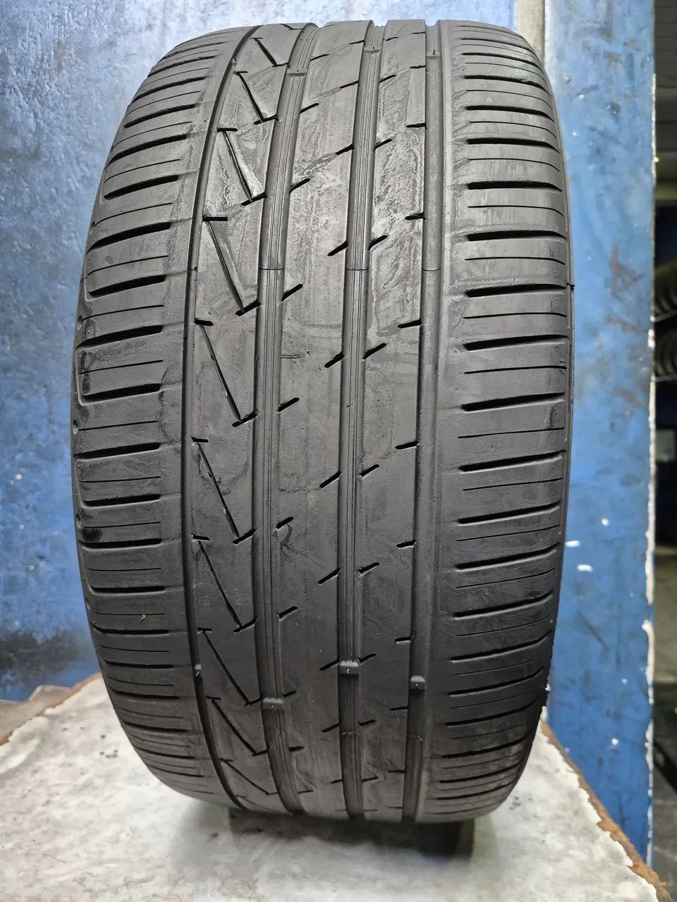 Pneu 245/40r18 - Foto 2