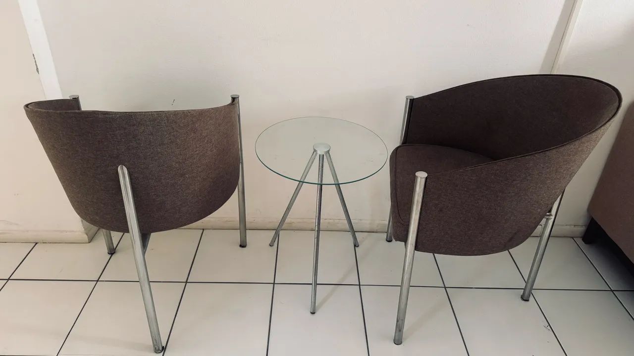 Poltronas e mesinha com tampo de vidro - Foto 2