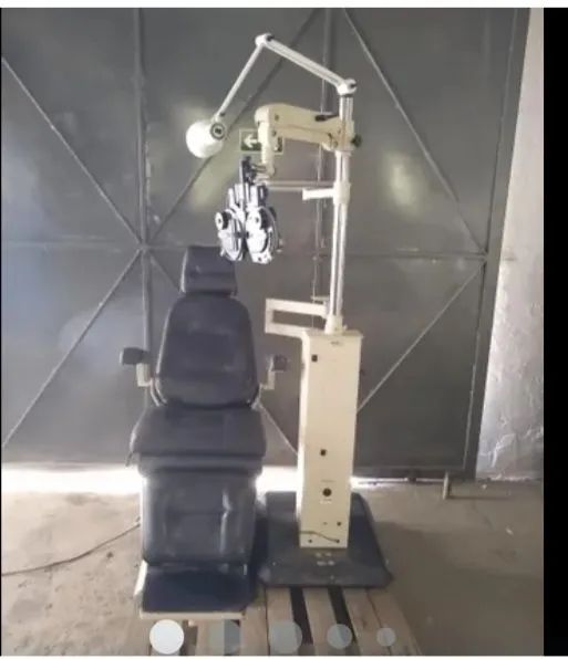 Cadeira oftalmológica xenonio com refrator e base completa  - Foto 2