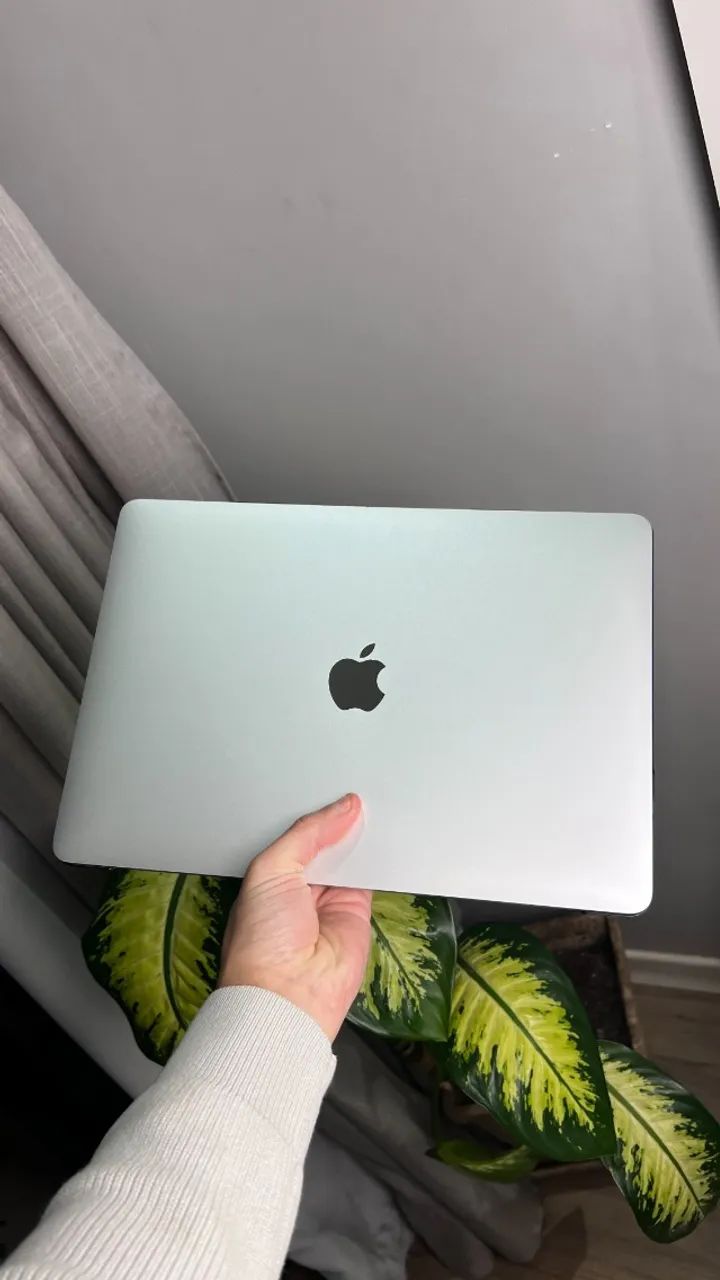 Macbook M1 8gb RAM 256 SSD 2020