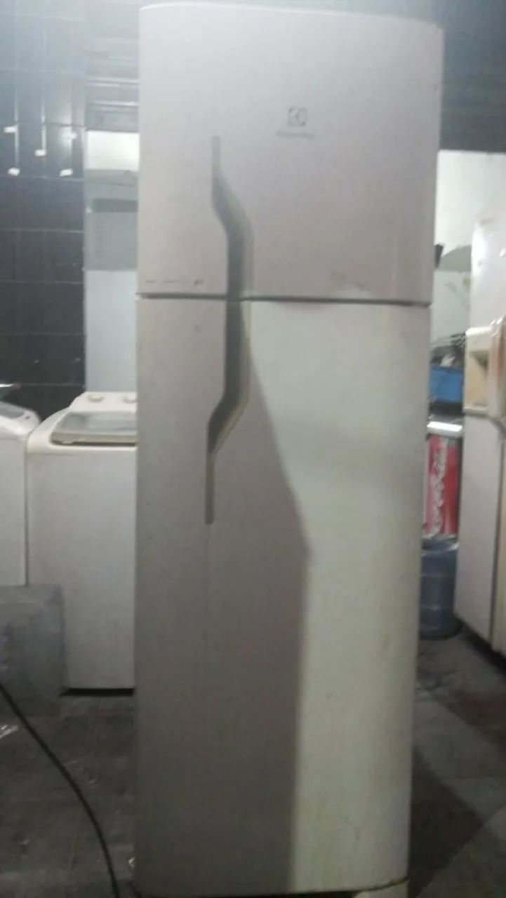 Geladeira Electroluxs em perfeito estado funciona perfeitamente  - Foto 4