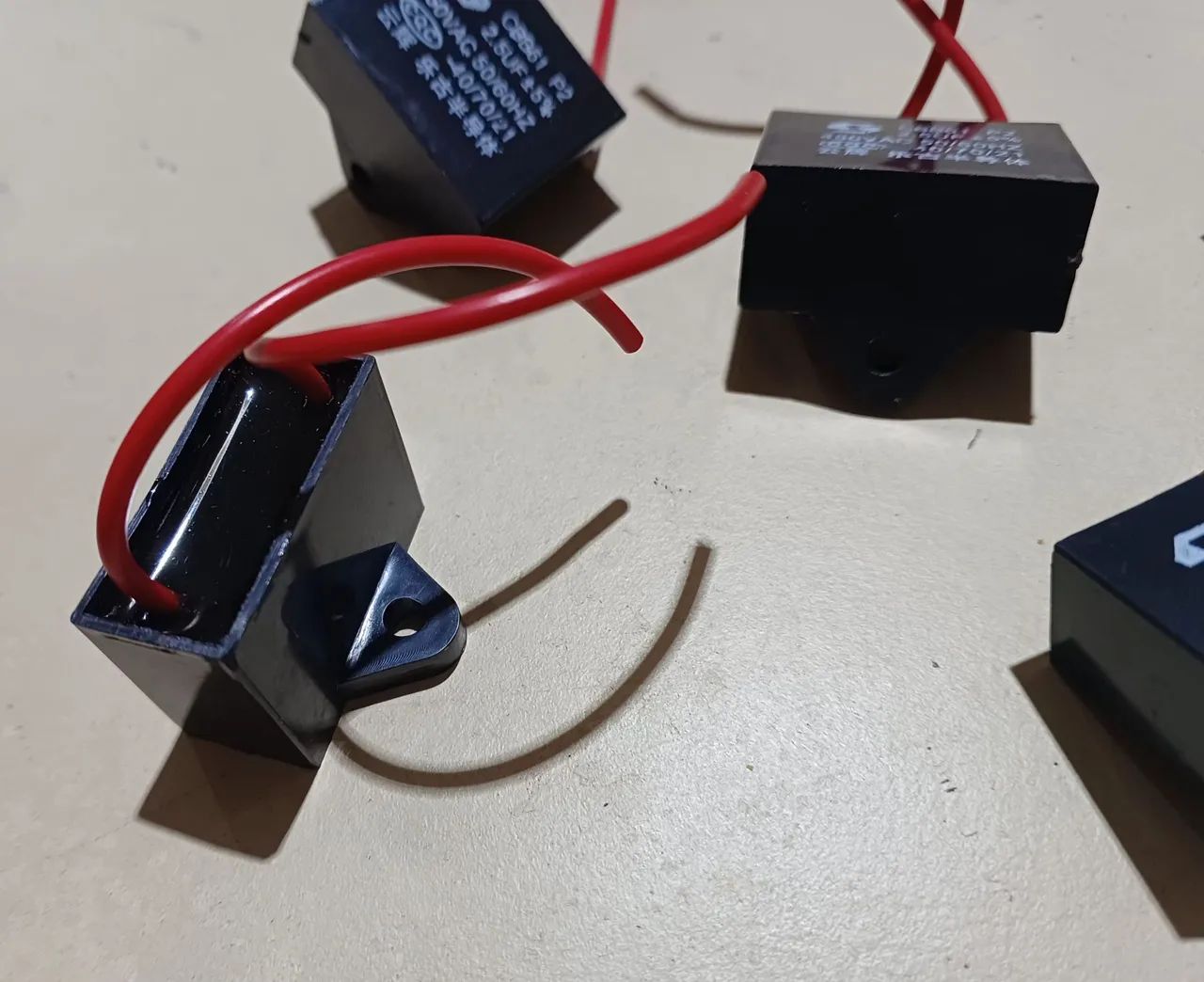 5 Capacitores de Partida CBB61 - Foto 2
