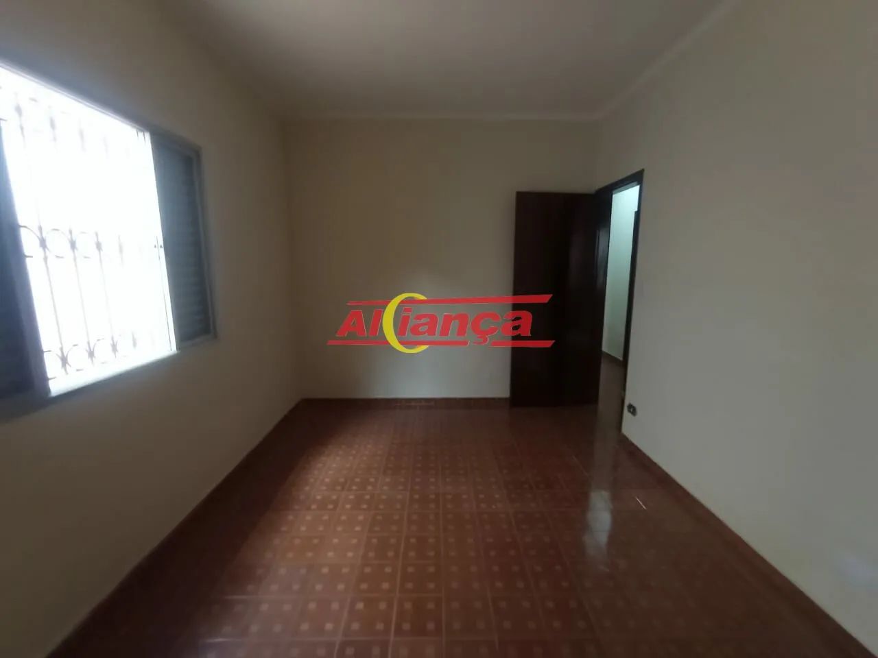 Casa com 178m² à locação, 3 quartos sendo 1 suíte, 2 vagas no Jadim Santa Barbara - Guarul - Foto 11