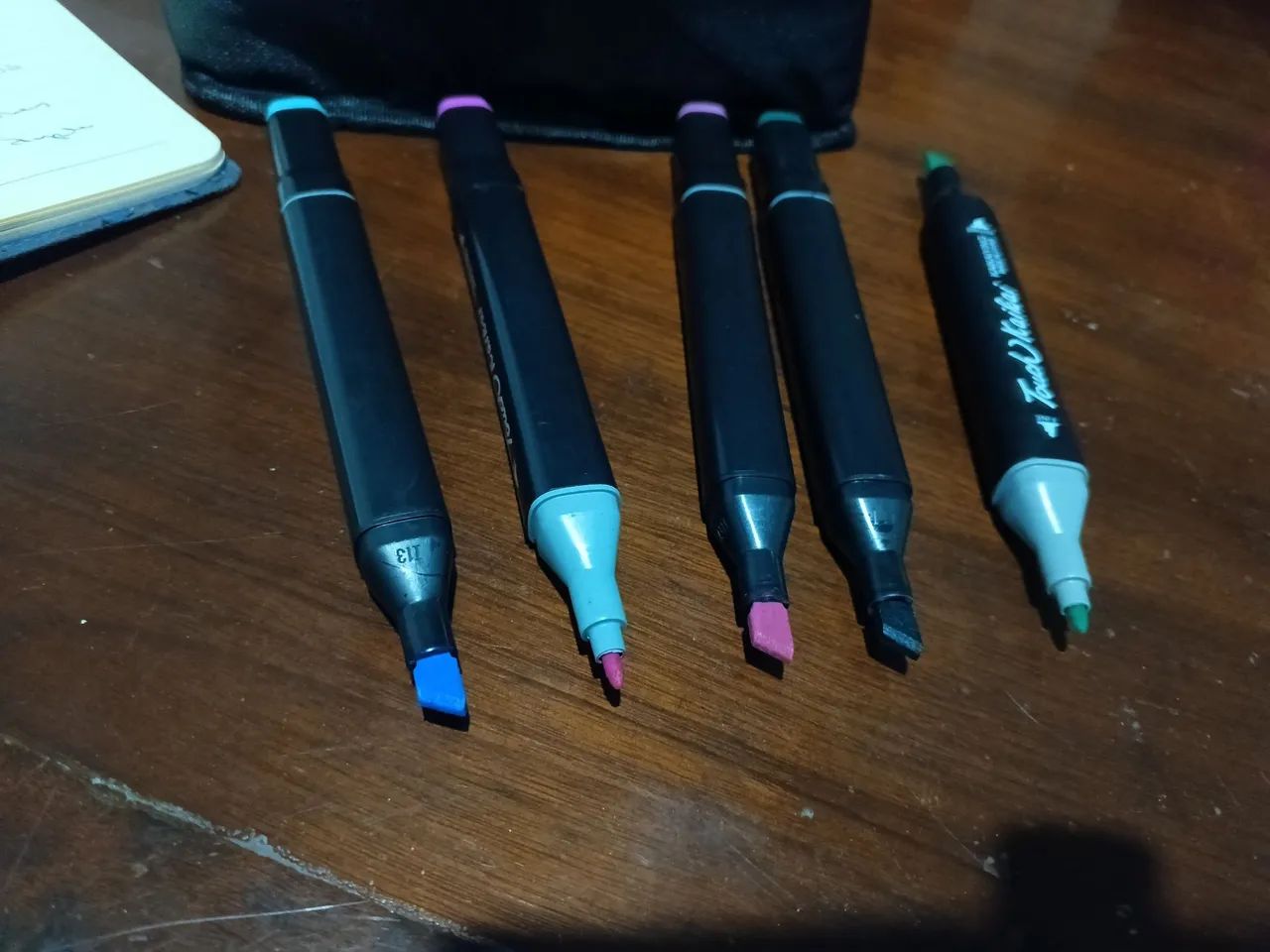 Maleta com 60 canetinhas ponta dupla - Foto 4
