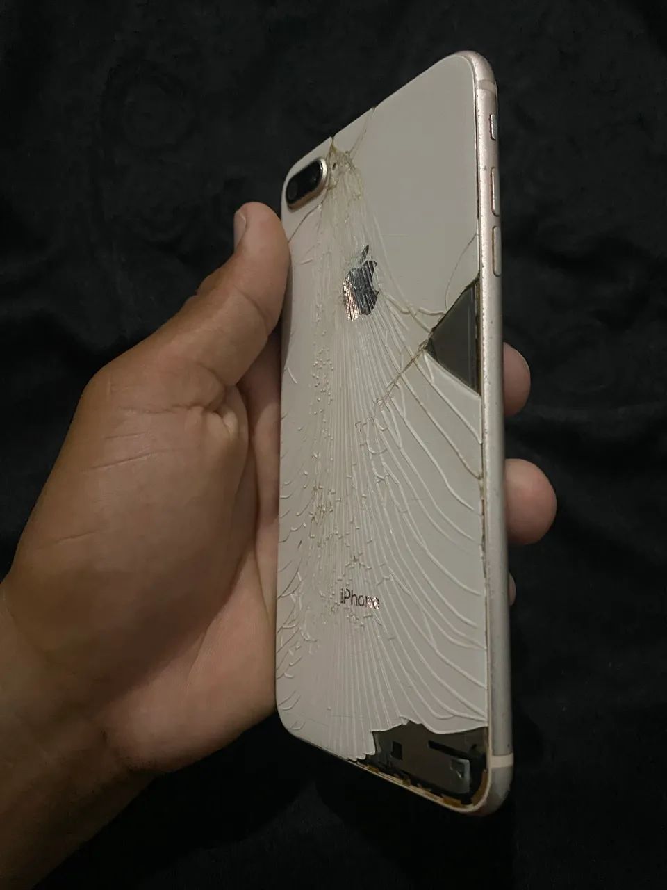 Vendo iPhone 8 Plus traseiro tricado e tela tbm, mais funcionando perfeitamente!! - Foto 5