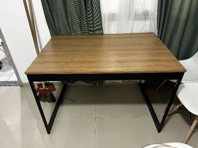 Mesa de jantar industrial 