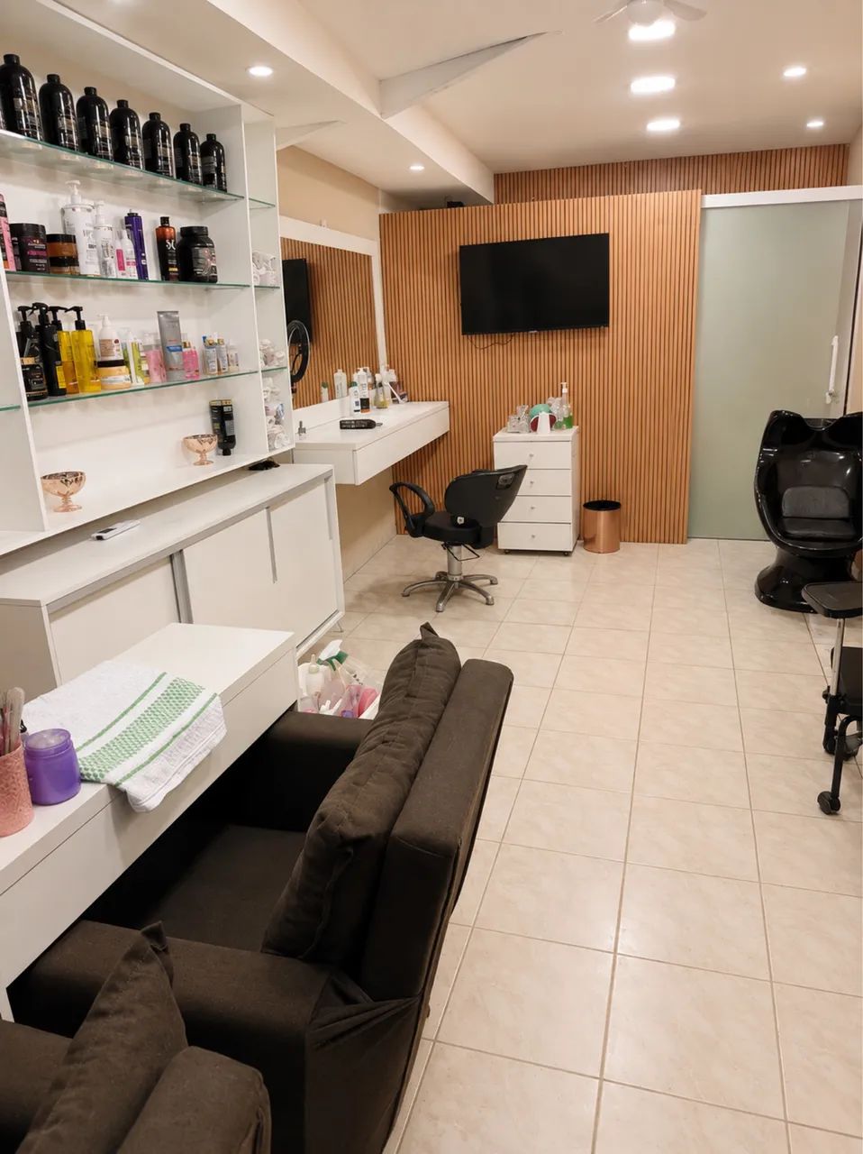 Precisa-se de manicure e auxiliar de cabeleireiro  - Foto 5