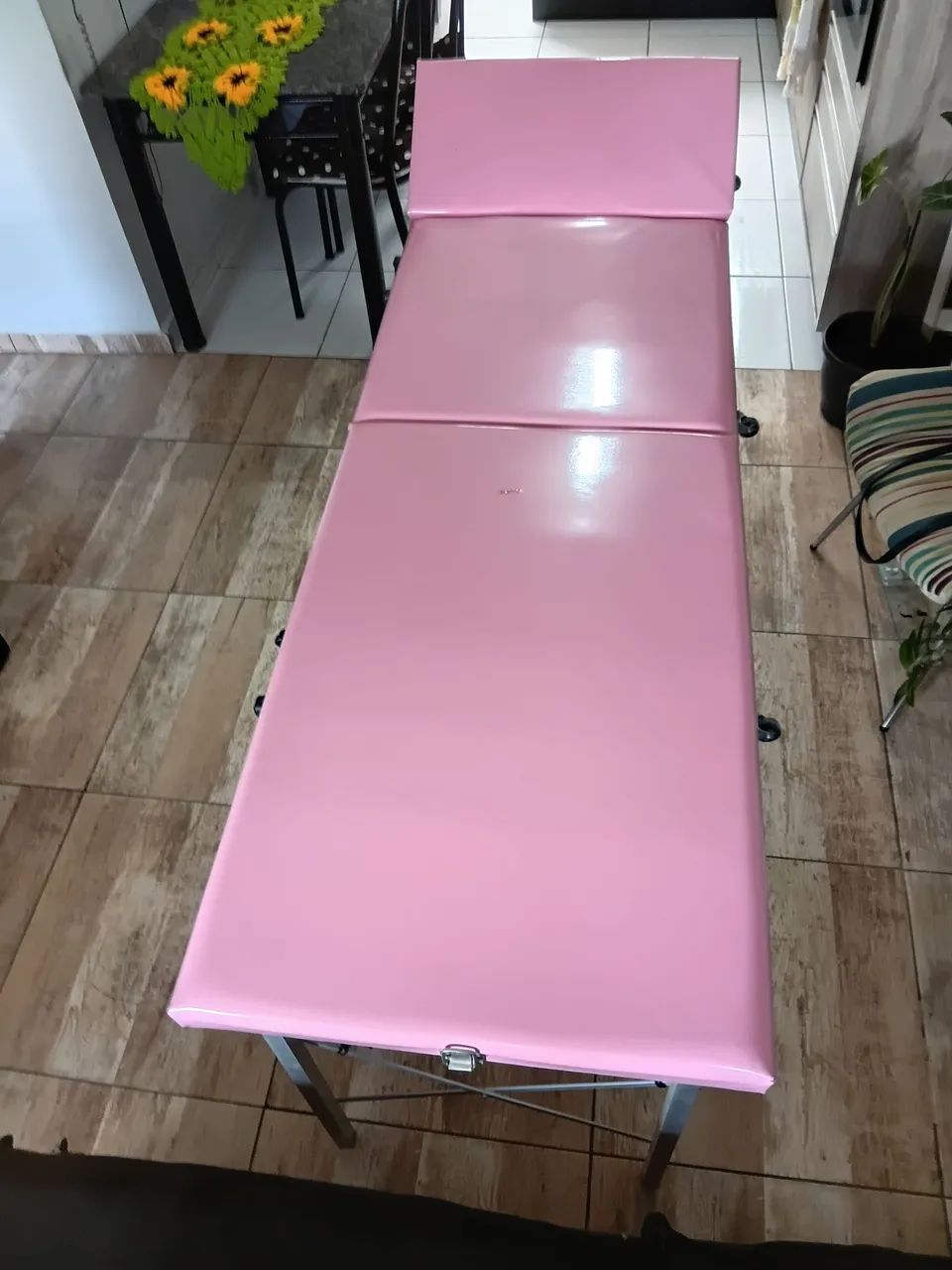 Maca portátil rosa com base em alumínio em bom estado!!!