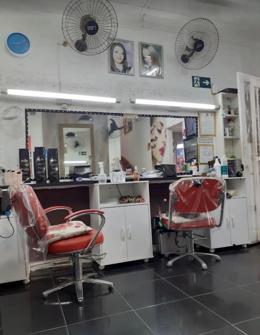 Precisa-se de manicure e cabeleireira para salão de prestigio no Gonzaga
