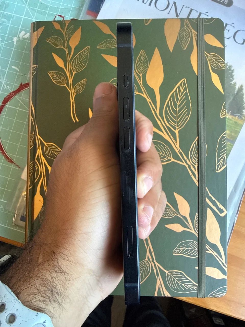 Iphone 13 256GB cor Midnight/azul escuro - Foto 3