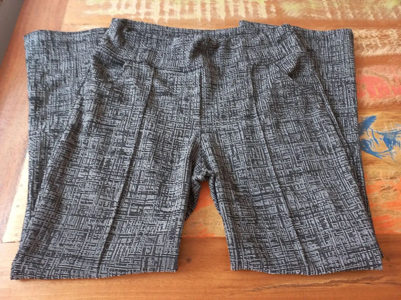 Calça feminina - Tam. G (Veste 44)