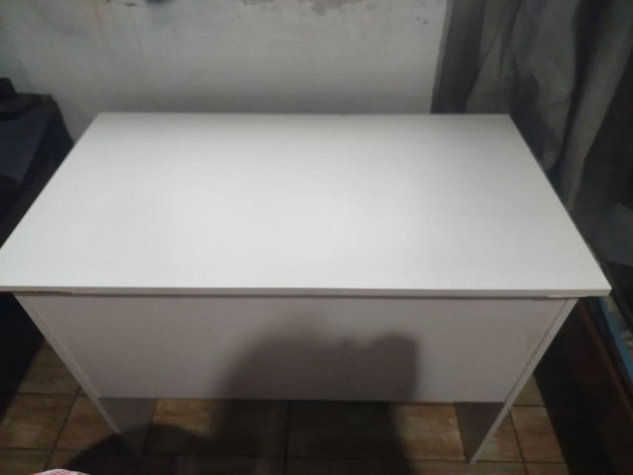 MESA BRANCA DE ESCRITÓRIO 