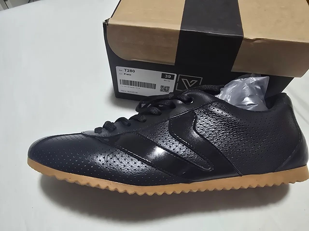 Tênis Feminino em couro 39