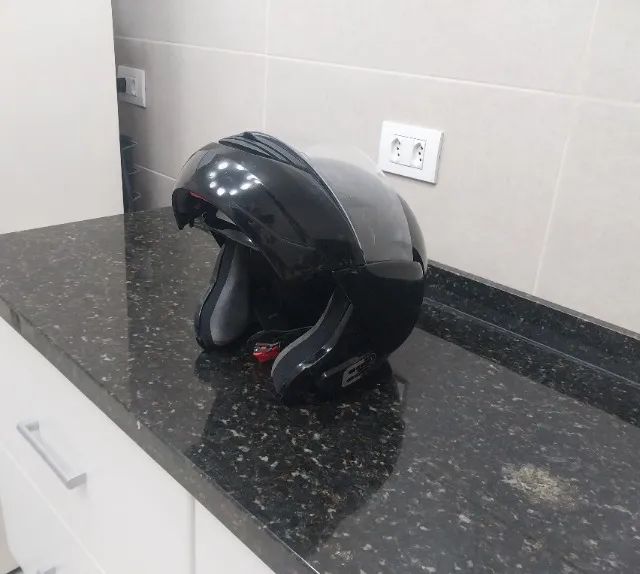 Capacete para moto\ motociclista, marca EBF \ Barato para desocupar espaço... - Foto 2